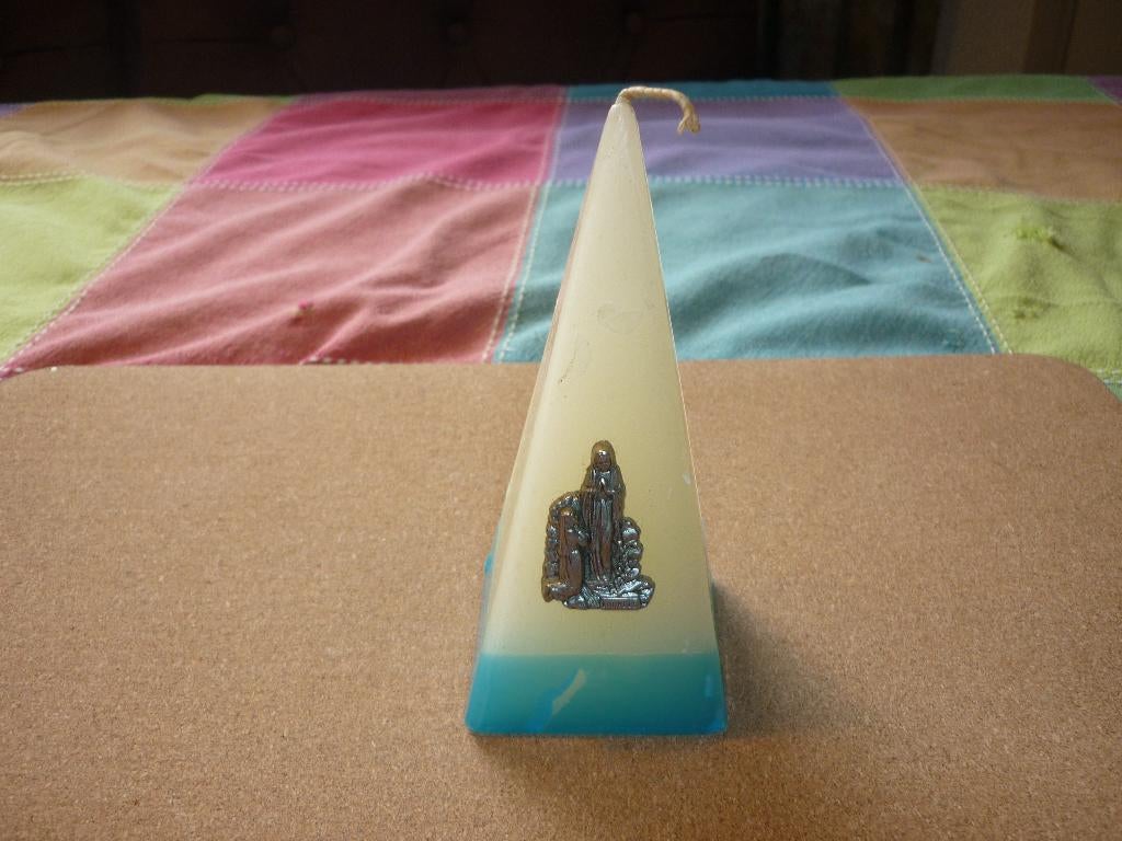 Antieke souvenir kaars met afbeelding Lourdes in goede staat, Ophalen of Verzenden