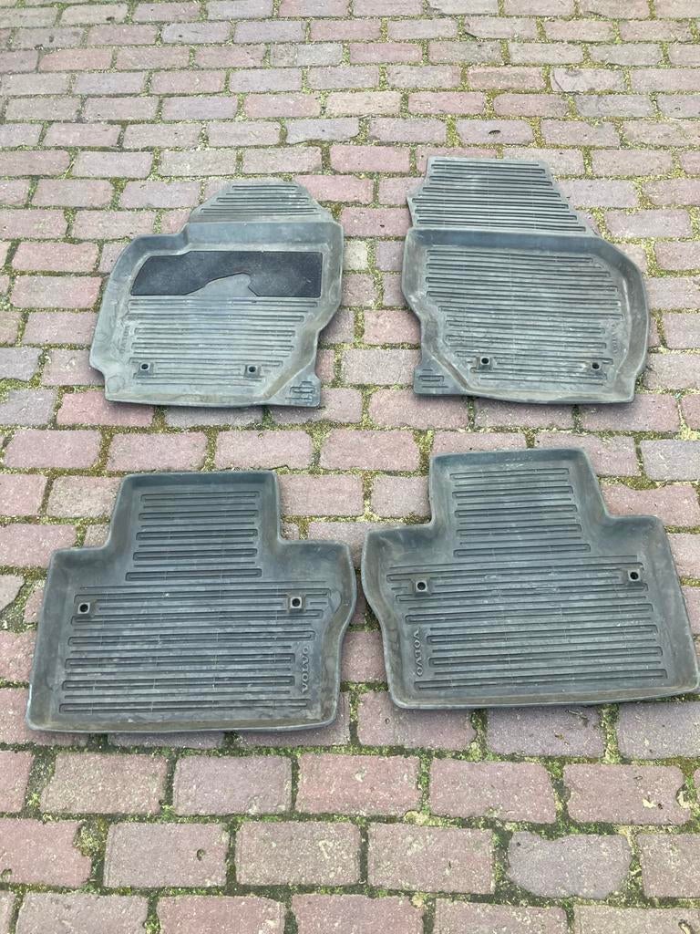 Volvo V70 rubberen matten set, Ophalen, Gebruikt