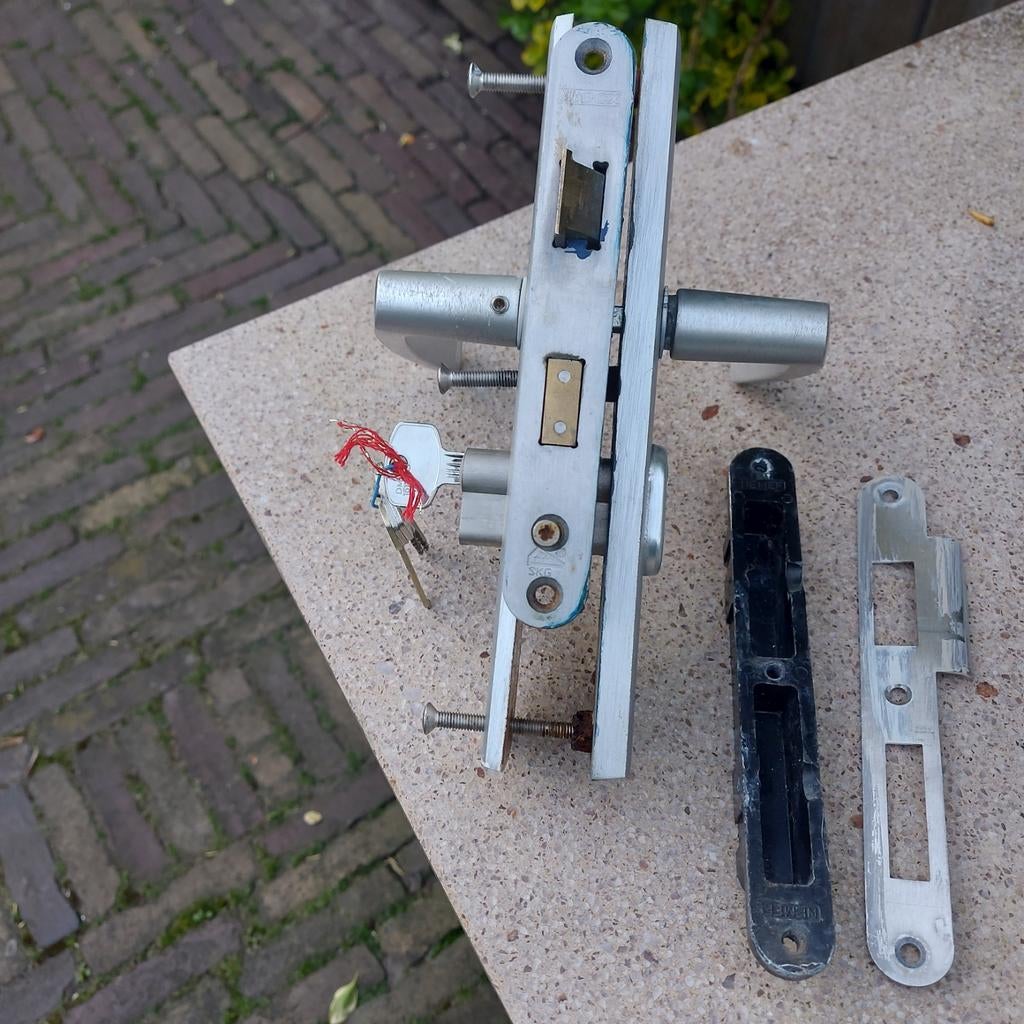 Compleet cilinderslot met alles erbij., Ophalen of Verzenden, Slot