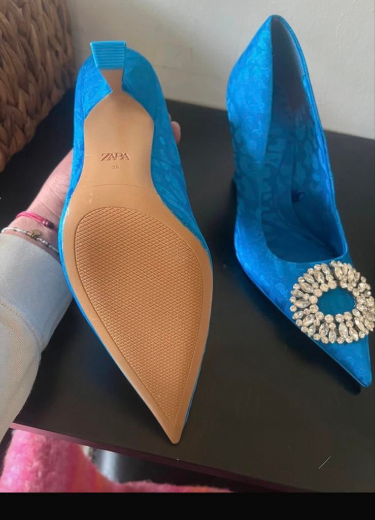 Zara blauwe pumps met versiering, Pumps, Blauw, Ophalen of Verzenden, Gedragen