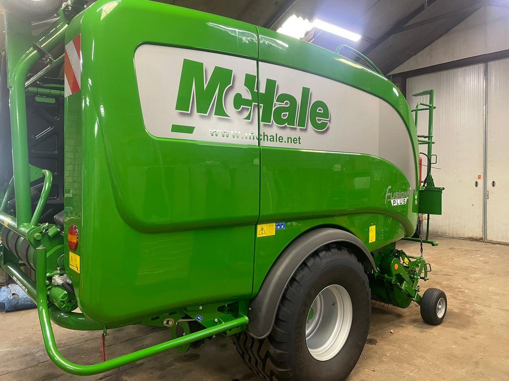 Mc Hale ronde balenpers, Ophalen, Oogstmachine