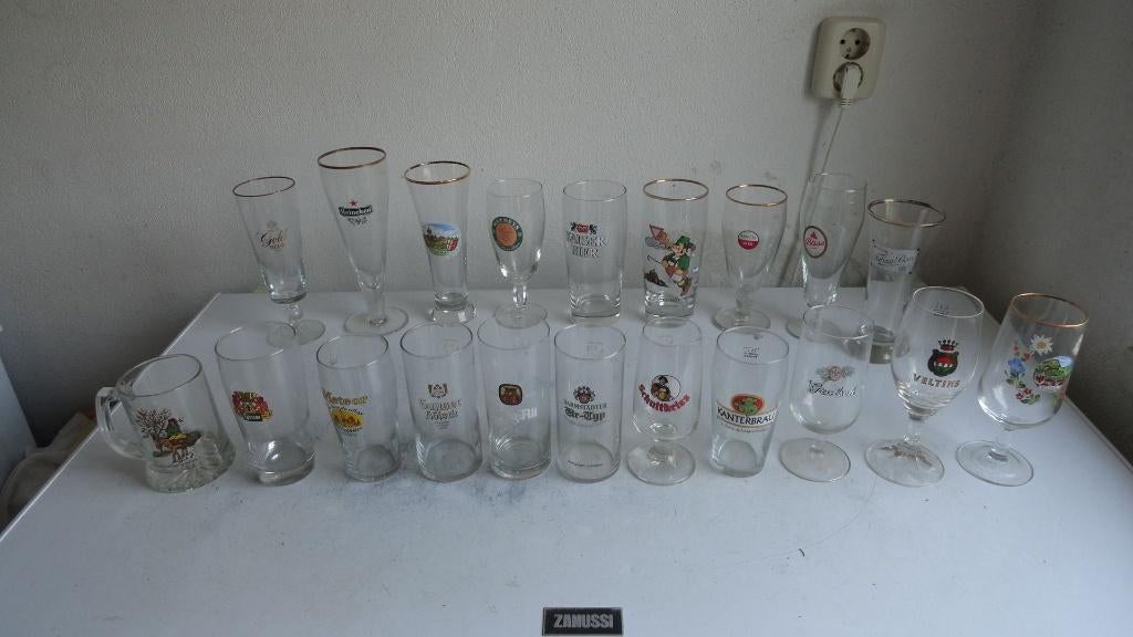 Bierglazen, 20 verschillende mooie bierglazen, Ophalen of Verzenden, Zo goed als nieuw, Glas of Glazen, Overige merken