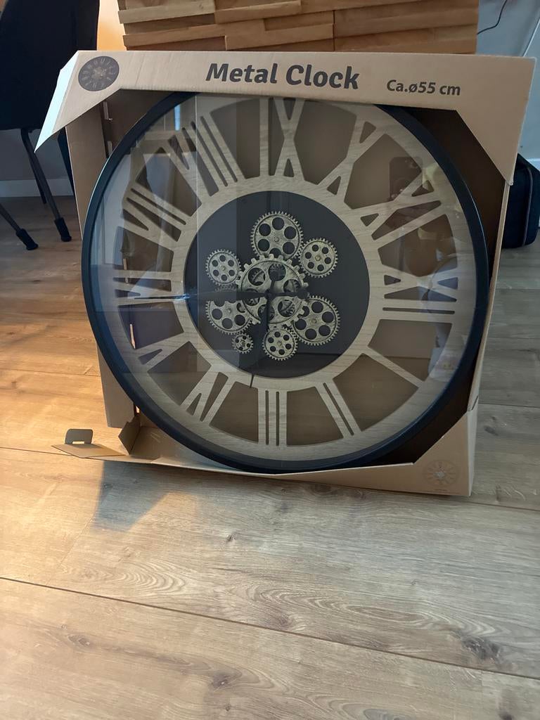 Grote wandklok met gouden tandwielen - defect, Huis en Inrichting, Woonaccessoires | Klokken, Ophalen of Verzenden, Gebruikt, Analoog