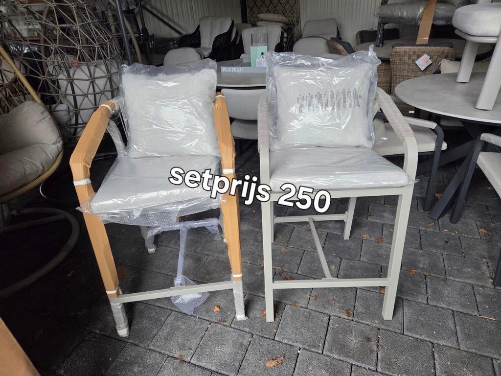 2 STUKS GARDEN IMPRESSIONS BARKRUKKEN Setprijs €250, 5 krukken of meer, Ophalen, Nieuw, 60 tot 90 cm