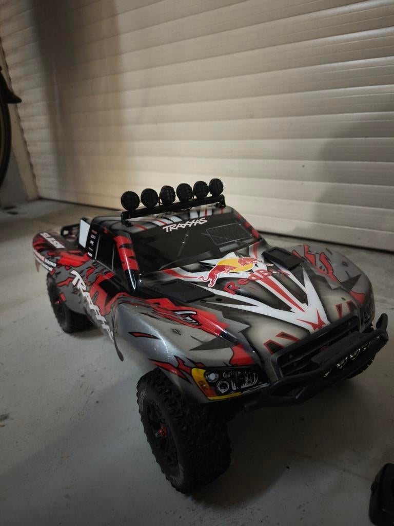 Nette Traxxas Slash AWD met nieuwe kap en verlichting, Elektro, Auto offroad, Ophalen of Verzenden, Zo goed als nieuw