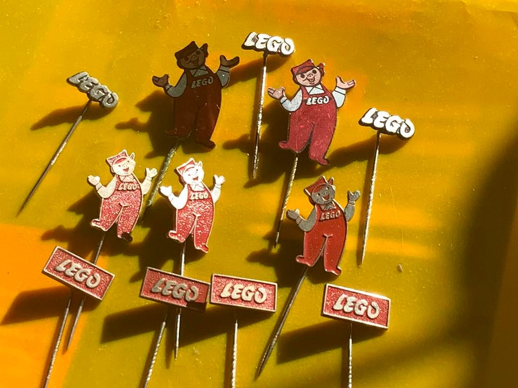 12x speldje LEGO speelgoed, Verzamelen, Speldjes, Pins en Buttons, Ophalen of Verzenden, Gebruikt, Merk, Speldje of Pin