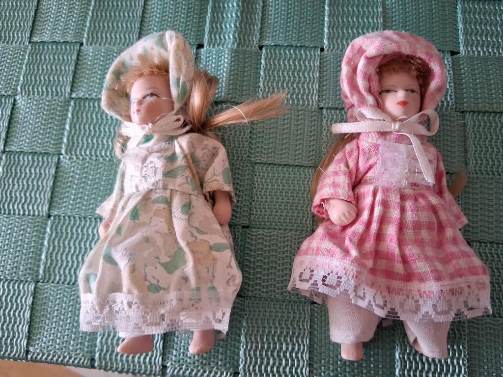 2 porseleinen popjes, Verzamelen, Poppenhuizen en Toebehoren, Verzenden, Gebruikt, Poppenhuis