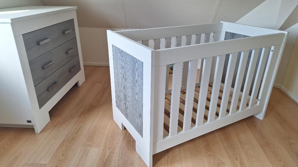 Moderne TWF Lucca | Ledikant en Commode, Ophalen, Zo goed als nieuw, Jongetje of Meisje