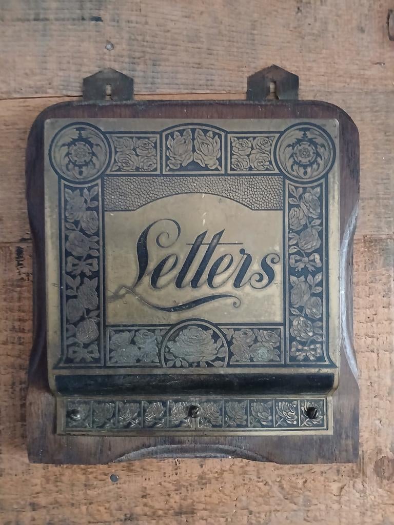 Antieke brievenhouder van hout en messing, Ophalen of Verzenden