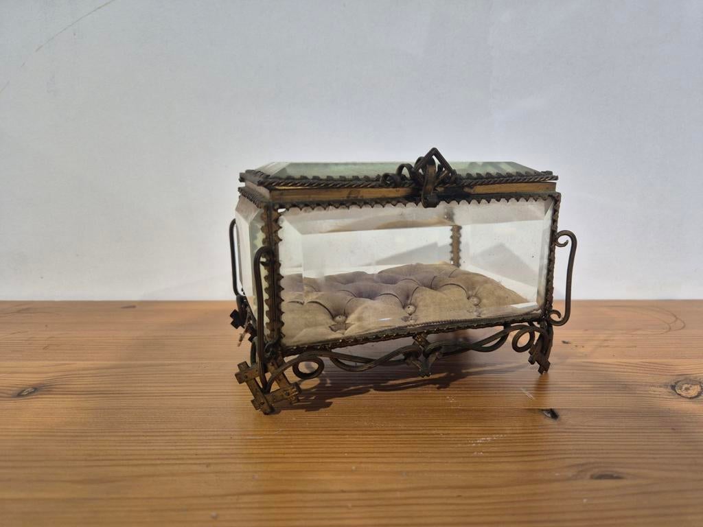 Antiek frans geslepen glas sieraden doosje., Ophalen of Verzenden