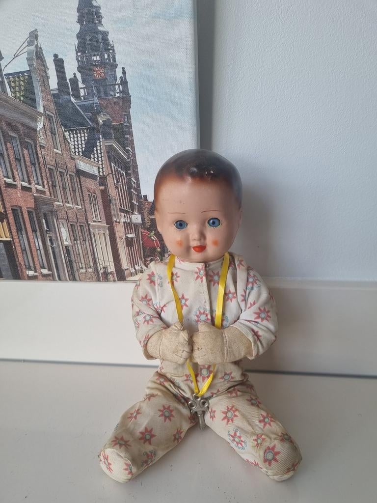 Antieke oude babypop met opwindmechanisme, Ophalen of Verzenden