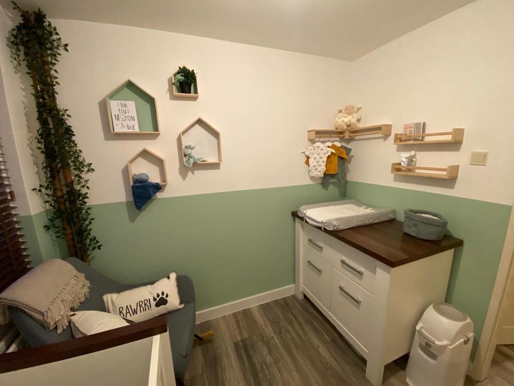 Complete Kinderkamer: Kast, Commode, Ledikant & Schommelstoe, Ophalen, Gebruikt, Jongetje of Meisje