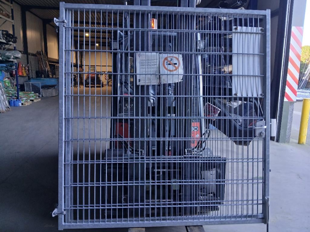 Draaipoort staalmat, Ophalen, Zo goed als nieuw, IJzer