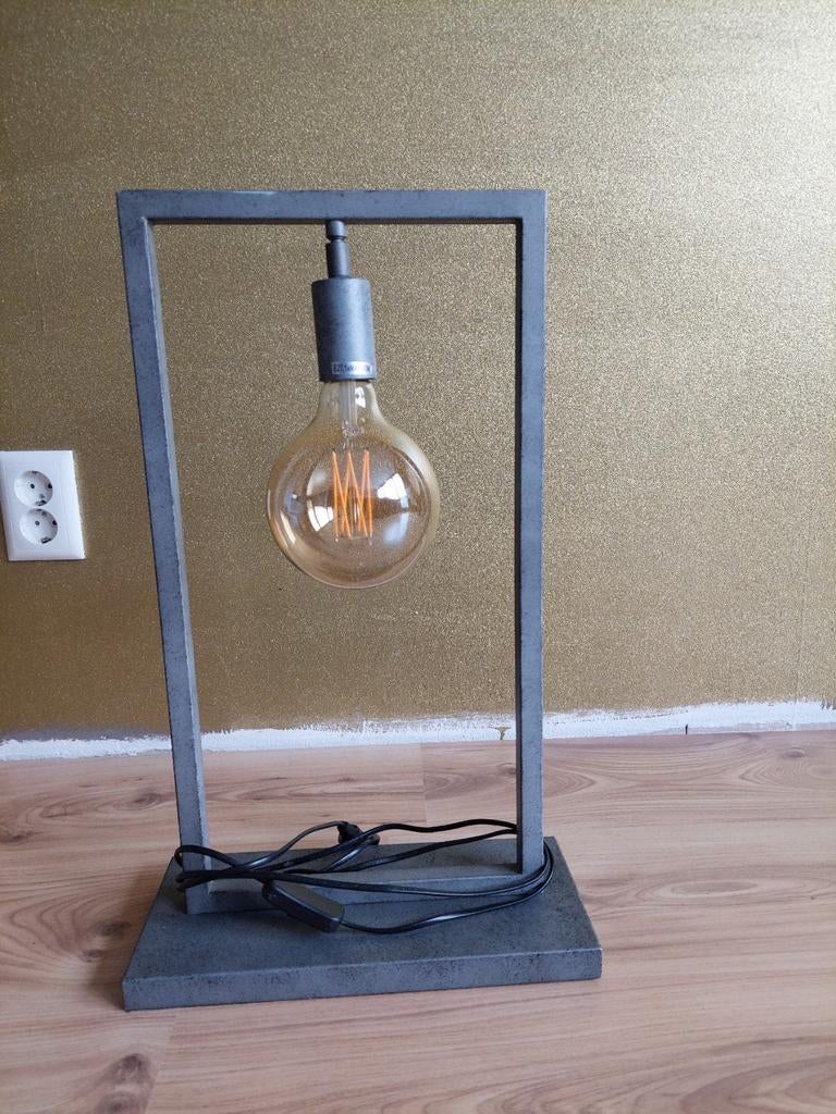 Industriële tafellamp  izgst, Ophalen of Verzenden, Minder dan 50 cm