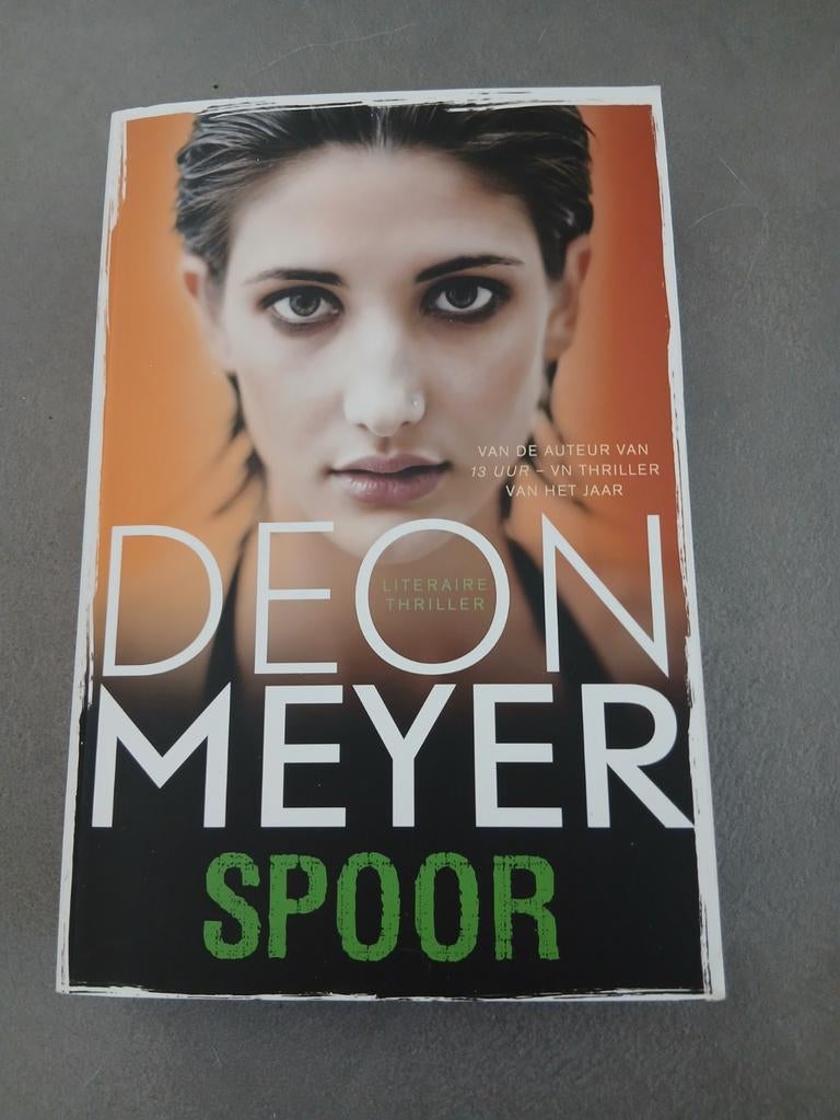 Deon Meyer - Spoor (Paperback) - Zeer goede staat, Boeken, Ophalen of Verzenden, Zo goed als nieuw, Deon Meyer, Wereld overig