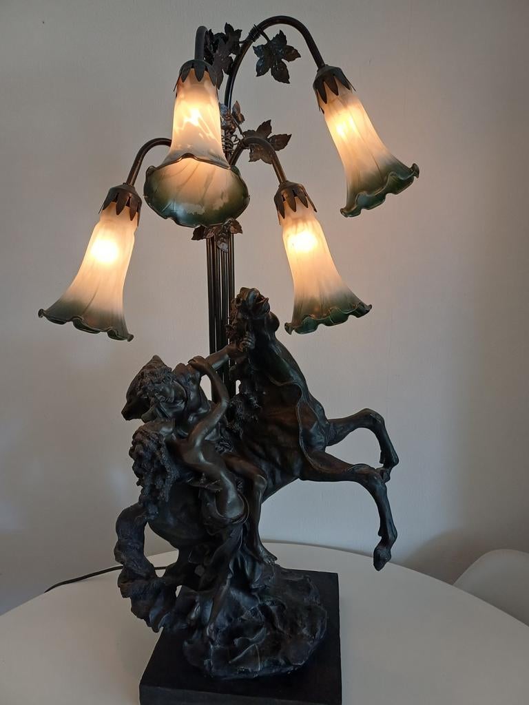 Art Nouveau Tafellamp met Bronzen Beeld en Glazen Kappen, Antiek en Kunst, Antiek | Lampen, Ophalen