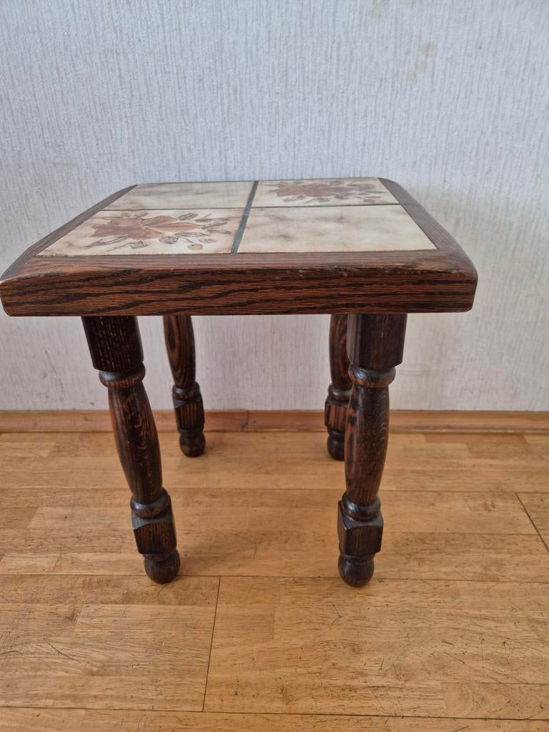 Vintage bijzettafel met tegels - Hout en keramiek, Huis en Inrichting, Tafels | Bijzettafels, Minder dan 45 cm, Minder dan 55 cm