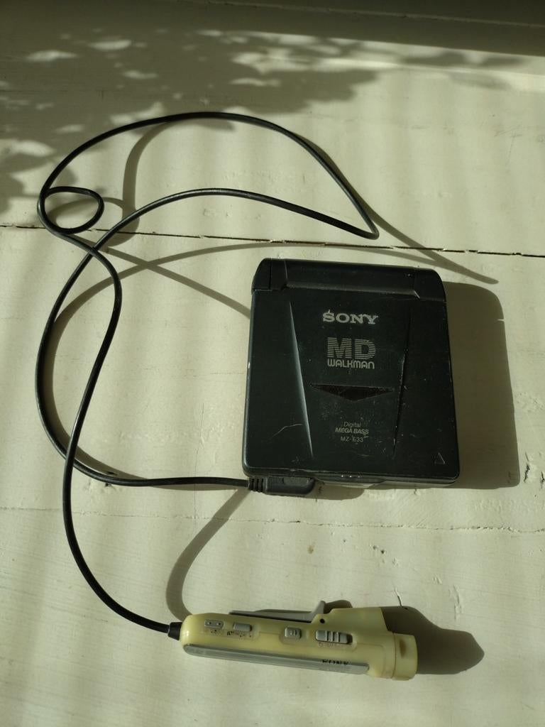 Sony portable MiniDisc Player met afstand bediening, Ophalen of Verzenden