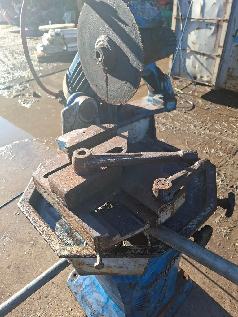 Afkortzaag met zware materiaalklem .2 snelheden, Zakelijke goederen, Machines en Bouw | Kranen en Graafmachines, Ophalen of Verzenden