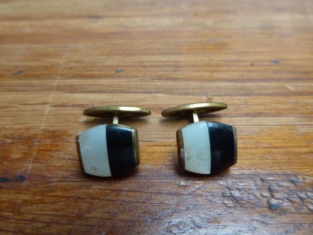 Paar art deco goudkleurige manchetknopen, zwart wit.