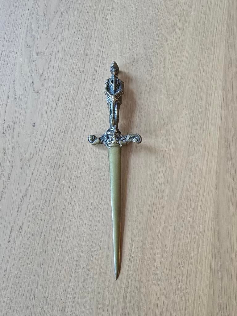 Antiek koperen briefopener in de vorm van zwaard met figuur, Ophalen of Verzenden, Koper