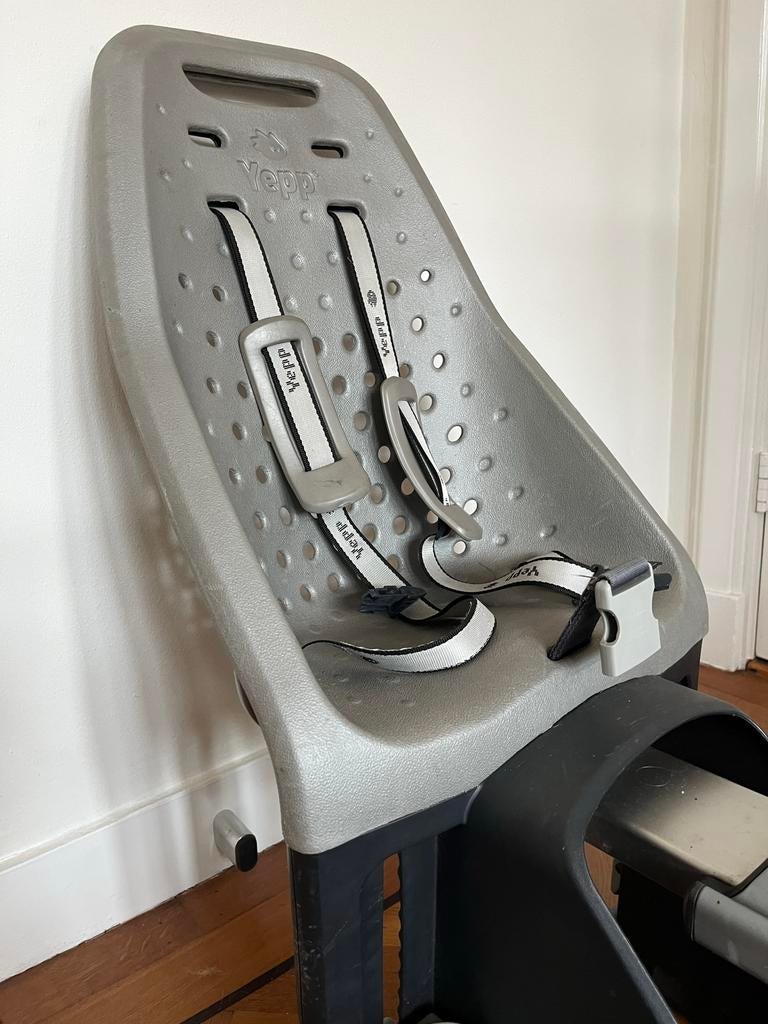 Yepp Fietsstoeltje Achterop - Grijs, Gebruikt maar Goed, Fietsen en Brommers, Fietsaccessoires | Fietsstoeltjes, Achterzitje, Ophalen