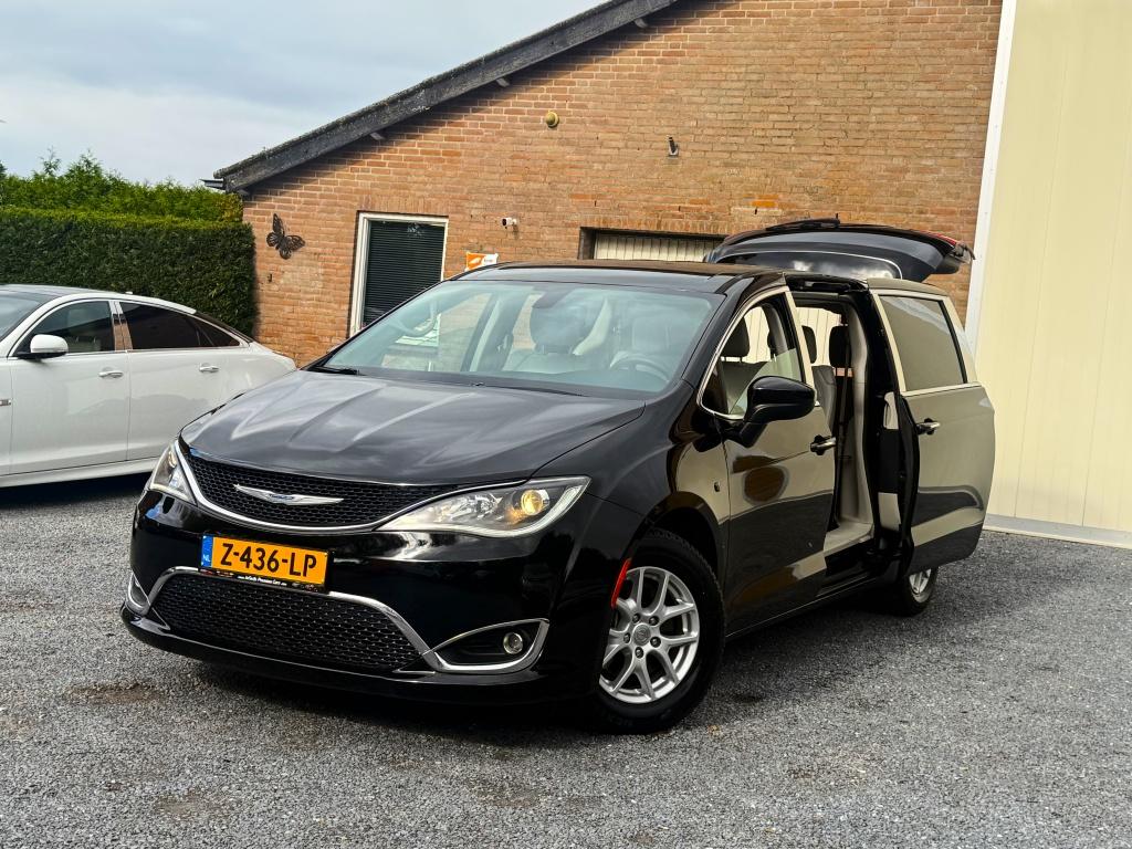 Chrysler Grand Voyager 3.6 V6 LIMITED J.DAIMLER STOW&GO BLAC, Auto's, Gebruikt, Grand Voyager, Zwart, Leder