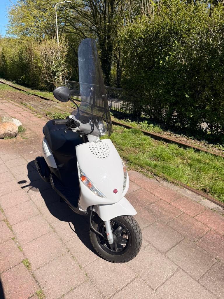 Zip scooter, Fietsen en Brommers, Scooters | Piaggio, Ophalen, Zip, Zo goed als nieuw, Benzine