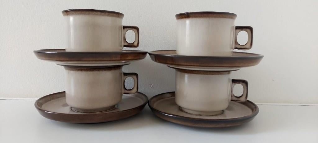 4 vintage Potterie pottery Driehoek kop en schotel koffie, Eu, Eu, Keramiek, Ophalen of Verzenden