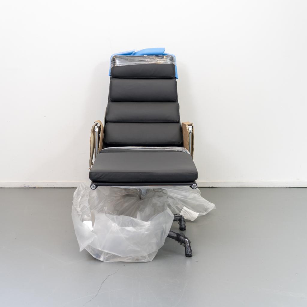 1x Vitra Eames Set EA 222 + 223 SoftPad Zwart - Chroom, Niet ingevuld, Niet ingevuld, Nieuw, 75 tot 100 cm