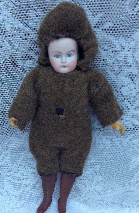 Antiek Belton popje in beren pakje anno 1880, Ophalen of Verzenden