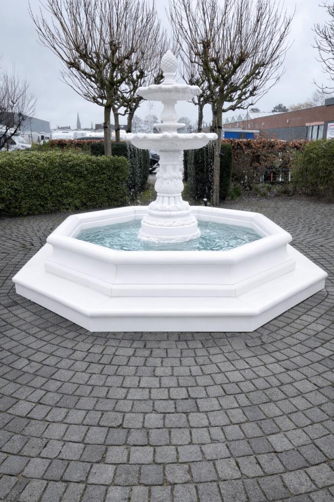 Fontein met rand, Ophalen, Zo goed als nieuw, Beton, Fontein