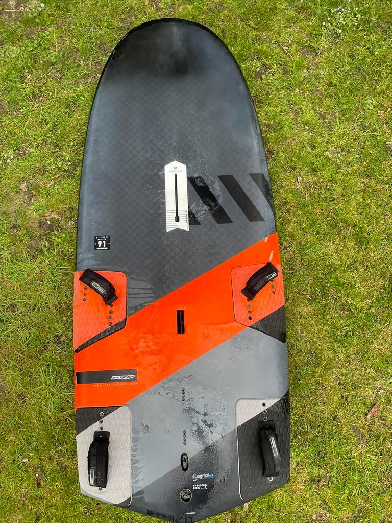 RRD h-fire 91 foilboard, Watersport en Boten, Windsurfen, Gebruikt, Plank, Minder dan 250 cm, 5 tot 7 m², Ophalen
