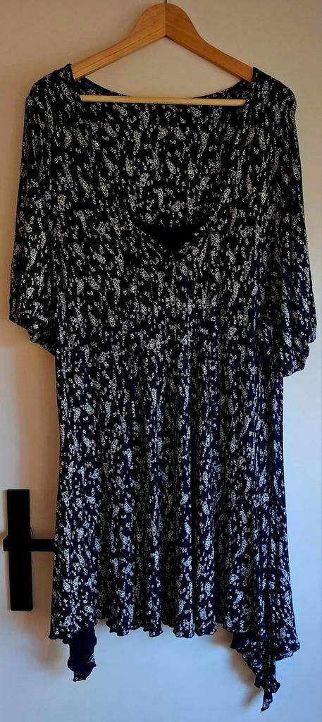Tuniek zwart met witte bloemetjes, maat 52, Ophalen of Verzenden