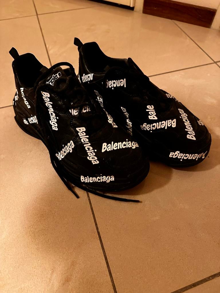 Balenciaga Triple S Sneakers Zwart | Online Farfetch factuur, Zwart, Ophalen of Verzenden, Sneakers of Gympen, Gedragen