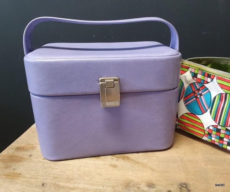 Vintage Lila beautycase 27x25x15 cm, Gebruikt, Paars, Met slot, Ophalen of Verzenden