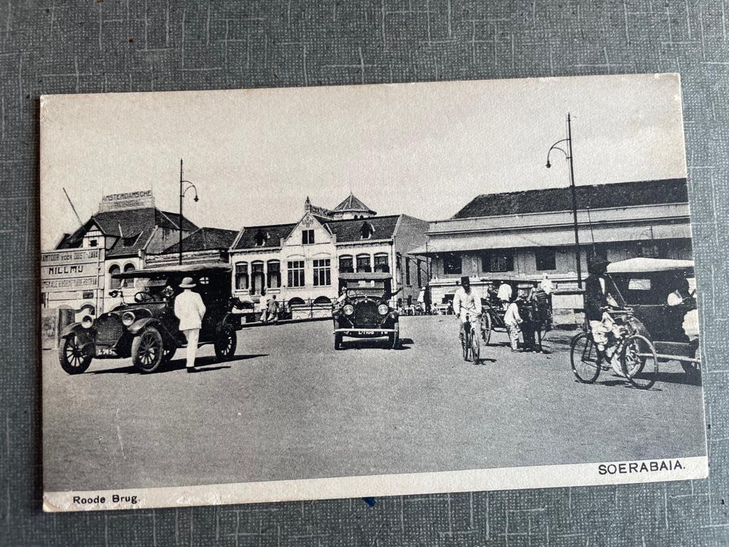 ansichtkaart van Soerabaja / Soerabia , Roode Brug., Verzenden, 1920 tot 1940, Buiten Europa