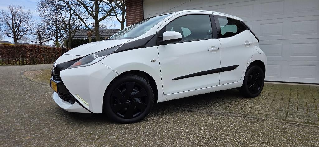 Toyota Aygo 1.0 12V Vvt-i 5DRS 2015 Wit super nette auto, Voorwielaandrijving, Stof, Zwart, 4 stoelen