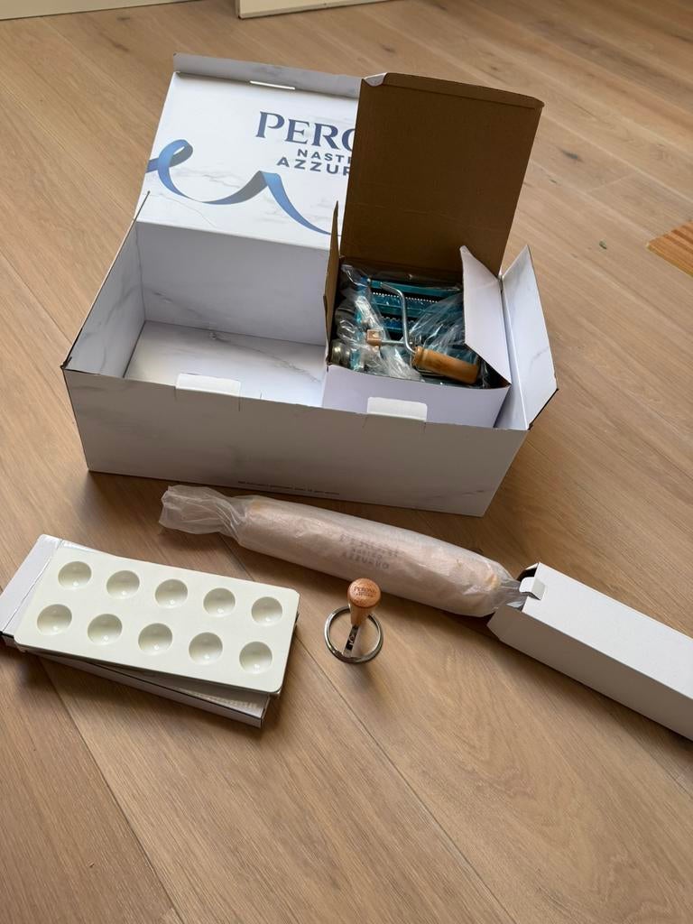 Peroni Nastro Azzurro pastamachine met attributen, Ophalen of Verzenden, Nieuw