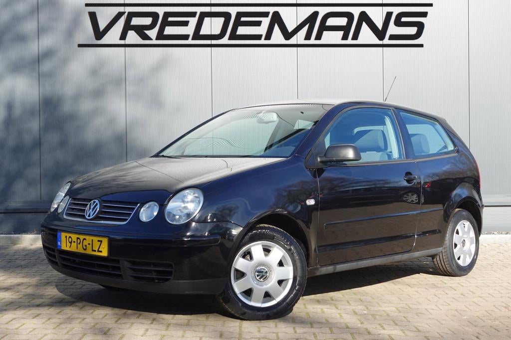 Volkswagen Polo 1.4-16V Highline Dealeronderhouden!, Auto's, Volkswagen, Voorwielaandrijving, Stof, 4 cilinders, Zwart