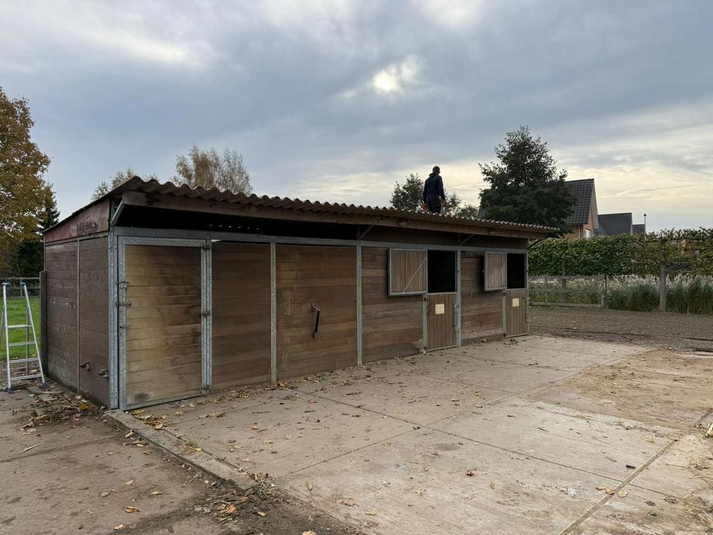 Buitenstal met 2/3 boxen nette staat, Dieren en Toebehoren, Stalling en Weidegang