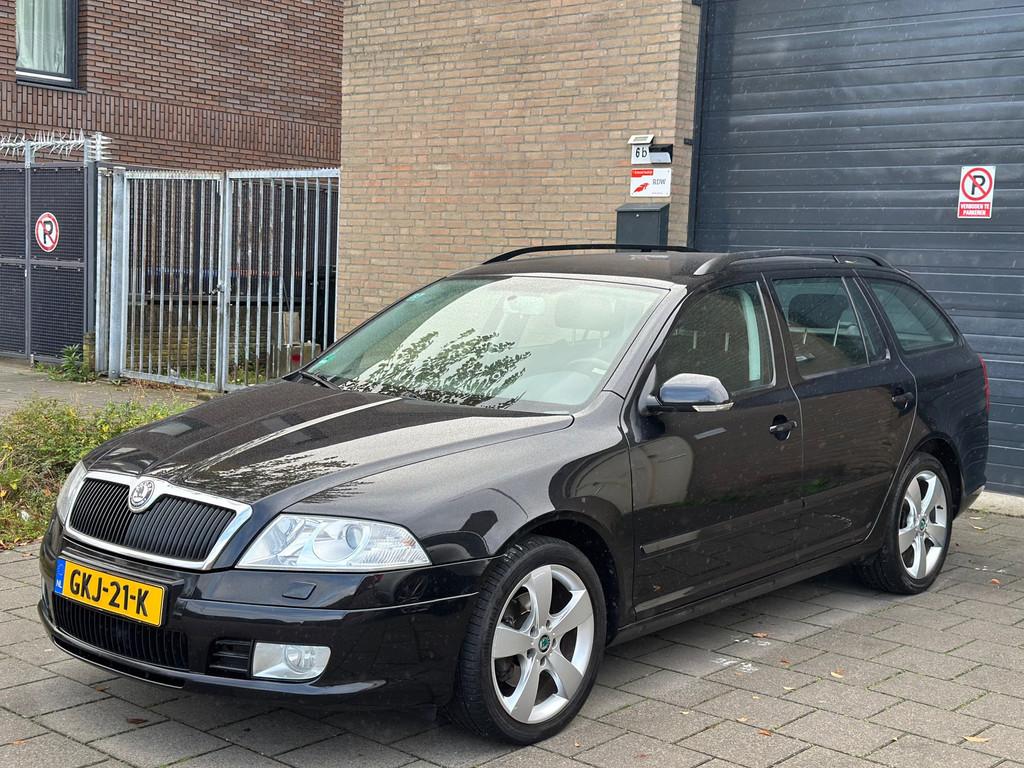 Skoda Octavia Combi 1.8 TSI Elegance Apk Clima Cruise Contro, Voorwielaandrijving, Stof, Gebruikt, Zwart