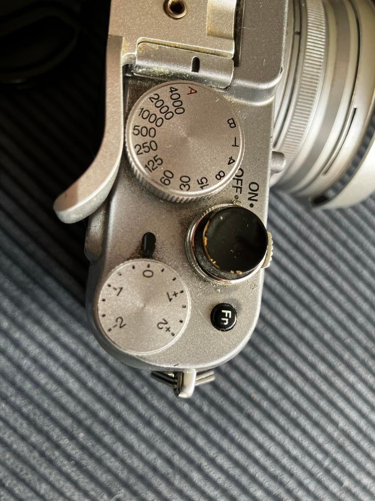 Fujifilm x100 camera met extras, Gebruikt, Compact, Ophalen of Verzenden, Fuji