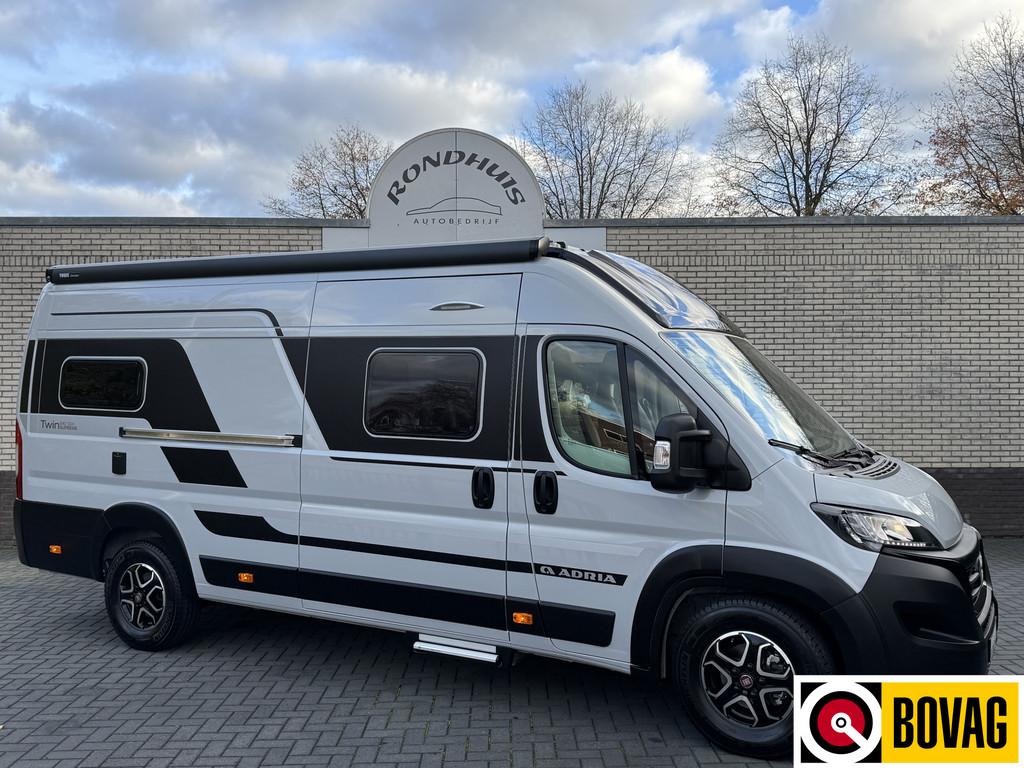 Adria Twin Supreme 640 SGX 160 pk AUTOMAAT 9-Traps Euro6 Fia, Caravans en Kamperen, Automaat, Buscamper of Camperbus, Verwarmde buitenspiegels