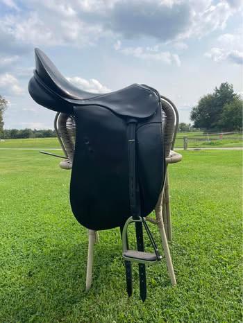 Passier dressuurzadel Grand Gilbert 17,5 inch, Dieren en Toebehoren, Paarden en Pony's | Zadels, Ophalen, Gebruikt, Dressuur