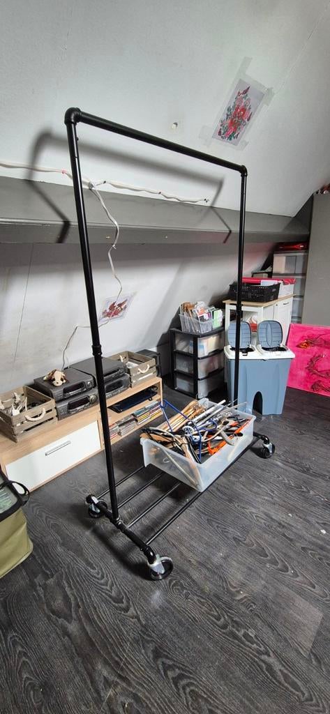 Verrijdbaar kledingrek met veel hangers, Ophalen, Met wielen, Gebruikt