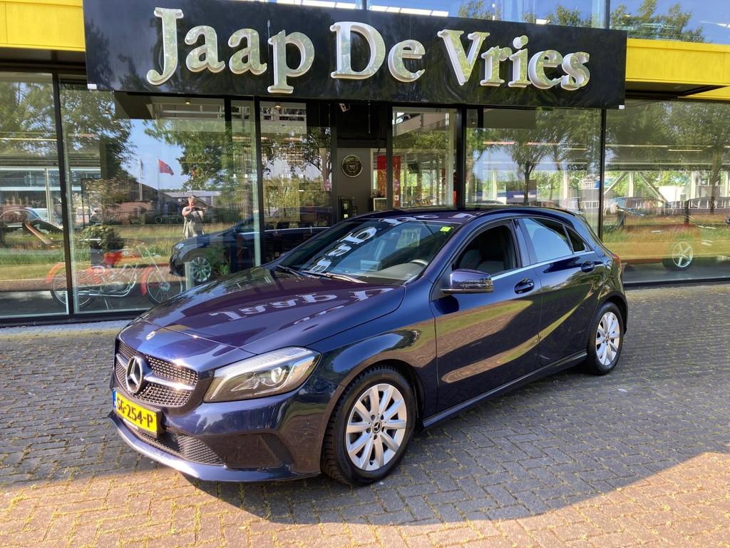 Mercedes-Benz A-klasse 180 Business Solution, Gebruikt, 4 cilinders, Blauw, Leder en Stof