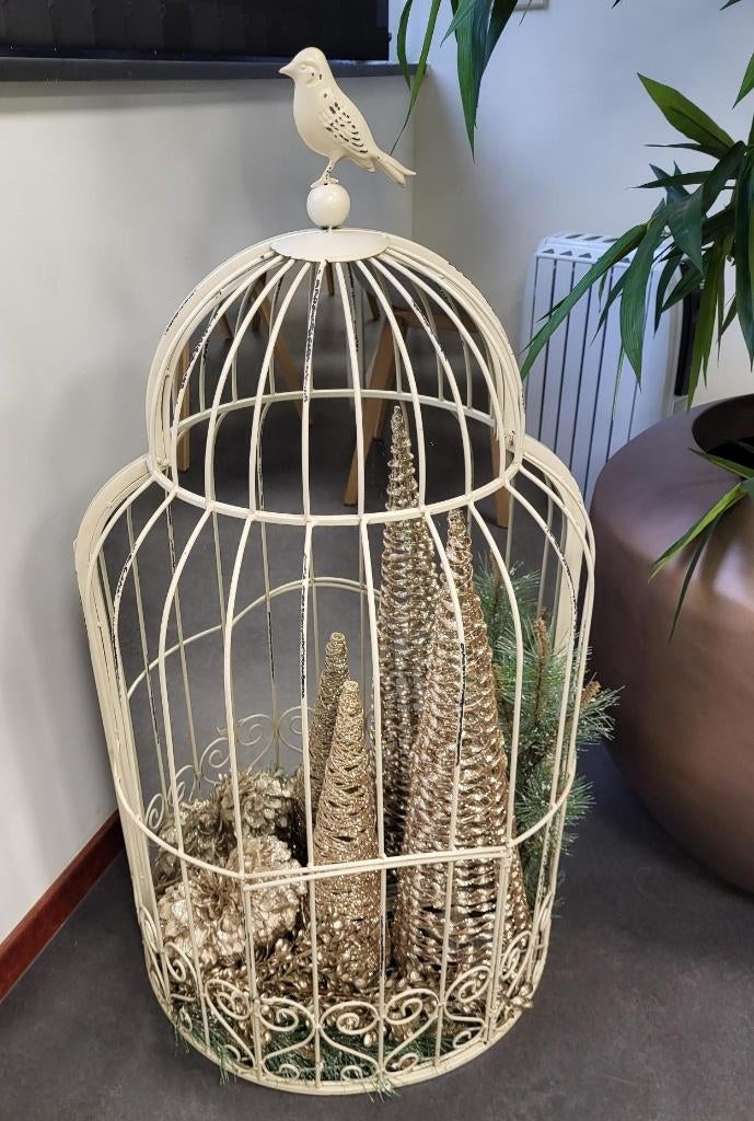 Zeer grote vogelkooi halfrond met spiegel met inhoud (kerst), Ophalen, Zo goed als nieuw, Metaal, Vogelkooi