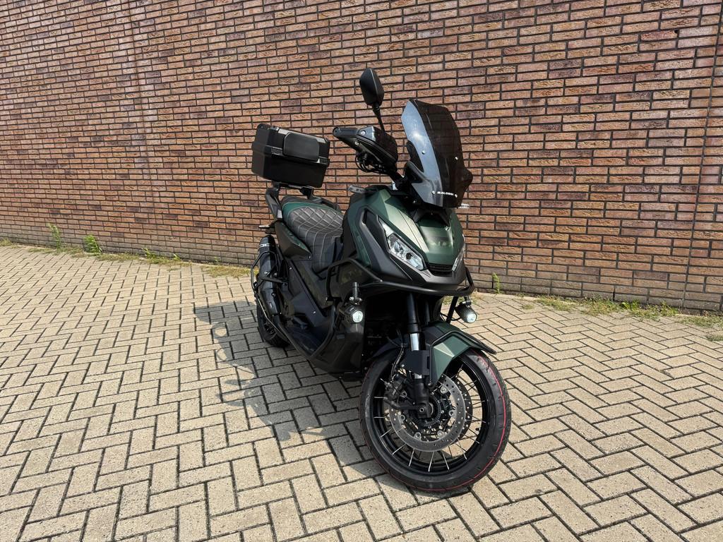 Honda Scooter NC 750 X-ADV AKRA-CUSTOM ZADEL