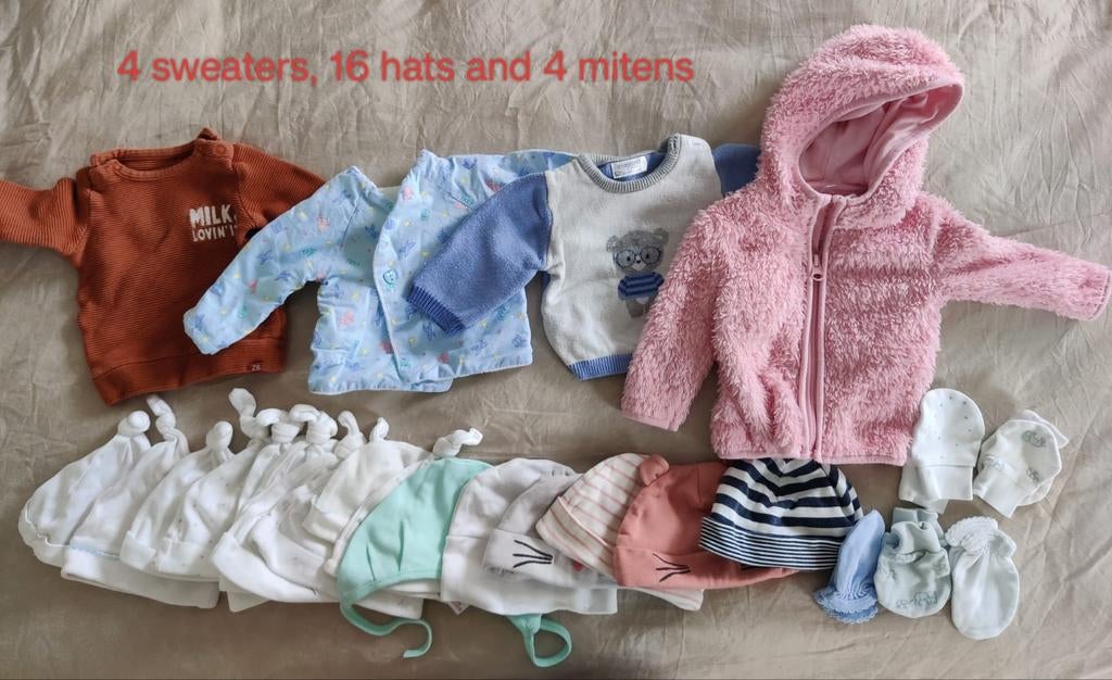 Babypakket: 4 truien, 16 mutsen en 4 wanten, Kinderen en Baby's, Babykleding | Overige, Ophalen of Verzenden, Gebruikt, Diverse